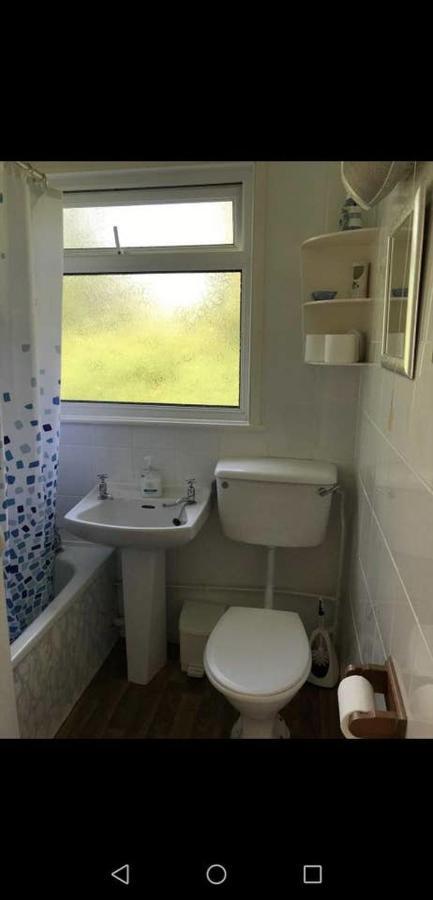 2 Bedroom Chalet Near The Beach Brading ภายนอก รูปภาพ