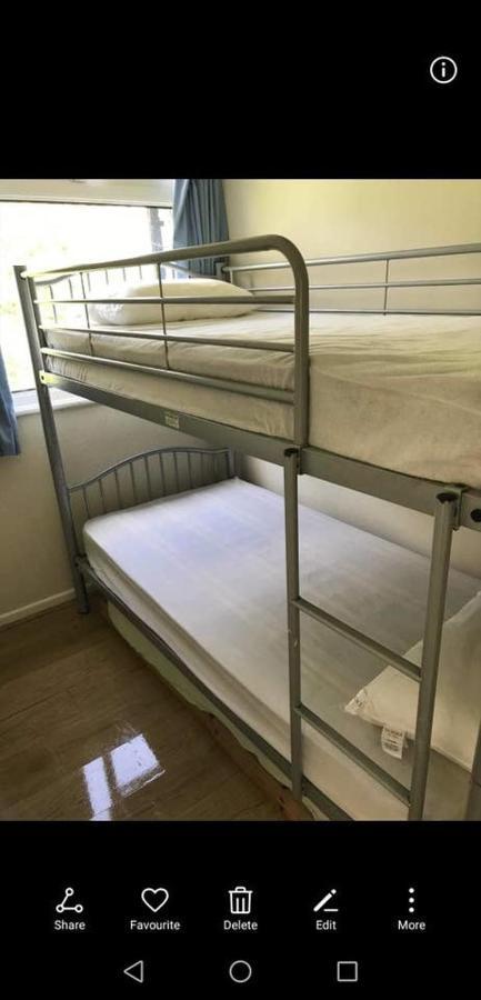 2 Bedroom Chalet Near The Beach Brading ภายนอก รูปภาพ